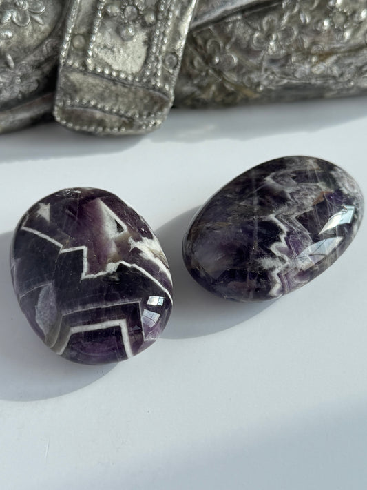 Chevron Amethyst Palm Stone (6cm) 1 count